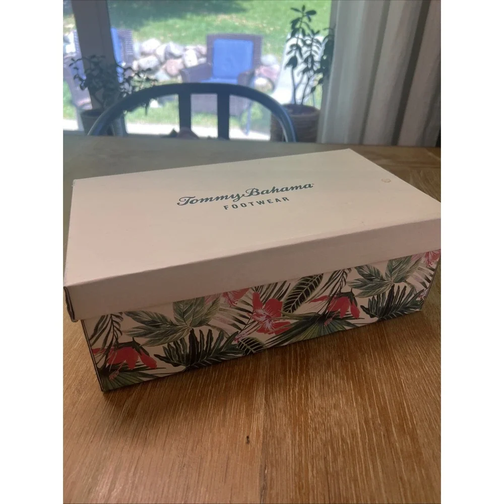 Tommy Bahama excellent worn